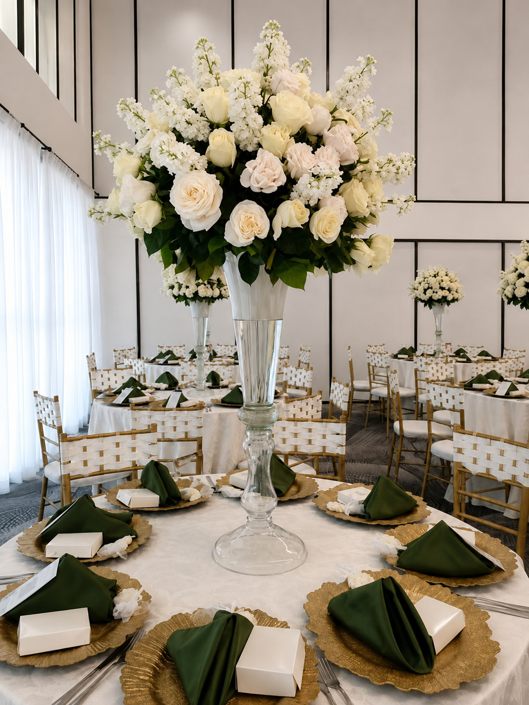 Montaje elegante de mesa en Avalon Salones